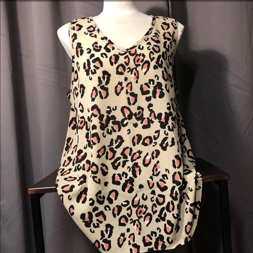 V-Neck Leopard Sleeveless Shirt